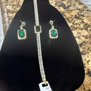 Elegant Green and Gold Jewelry Set